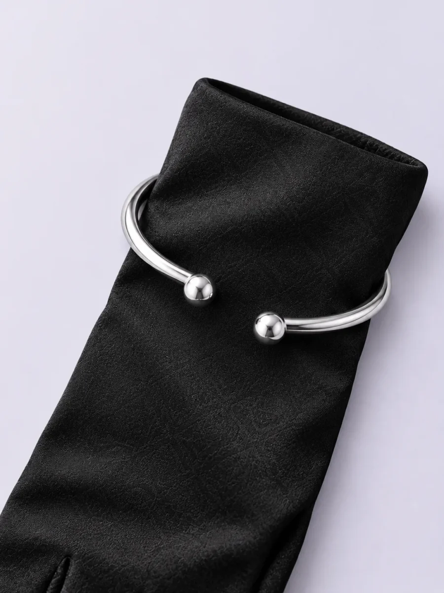 Opera Gloves with Wire Cuff — Black – detail